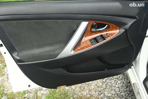 Toyota Camry 2008 - фото 12