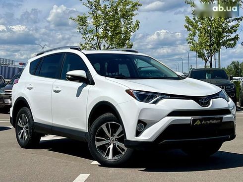Toyota RAV4 2017 - фото 2