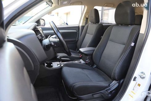 Mitsubishi Outlander 2016 - фото 5