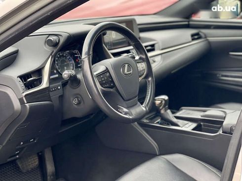 Lexus ES 2020 - фото 22