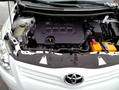 Toyota Auris 2012 белый - фото 8