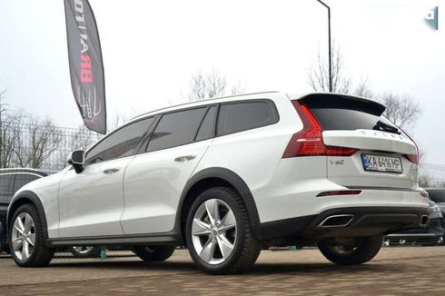 Volvo V60 Cross Country 2019 - фото 19