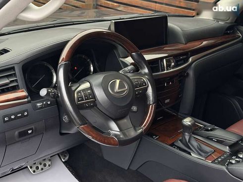 Lexus LX 2020 - фото 21