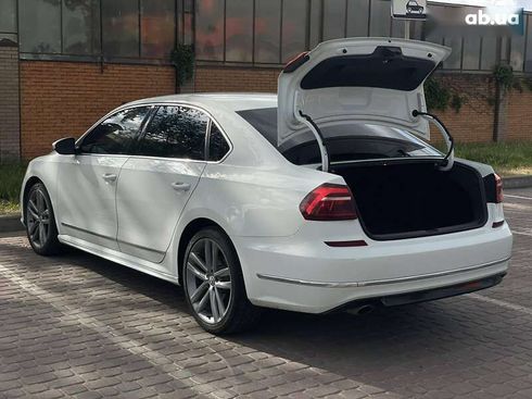 Volkswagen Passat 2017 - фото 8