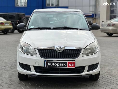 Skoda Fabia 2014 белый - фото 2