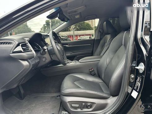 Toyota Camry 2021 - фото 10