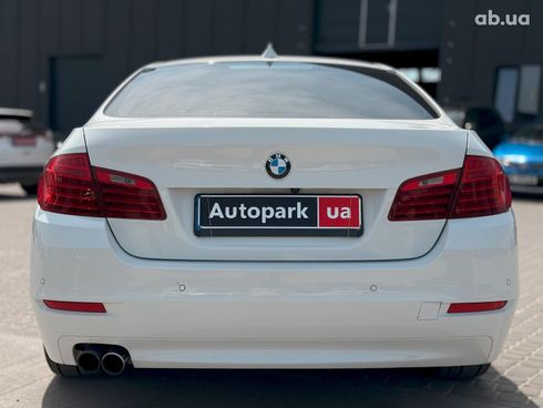 BMW 5 серия 2016 белый - фото 8