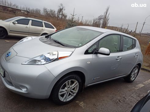 Nissan Leaf 2012 серебристый - фото 2