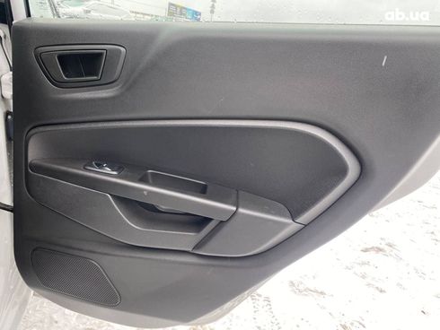 Ford Fiesta 2019 белый - фото 12