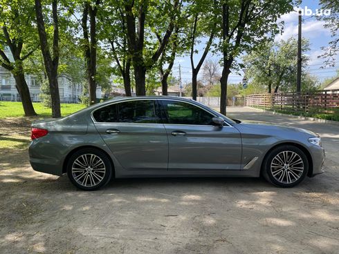 BMW 5 серия 2018 серый - фото 7