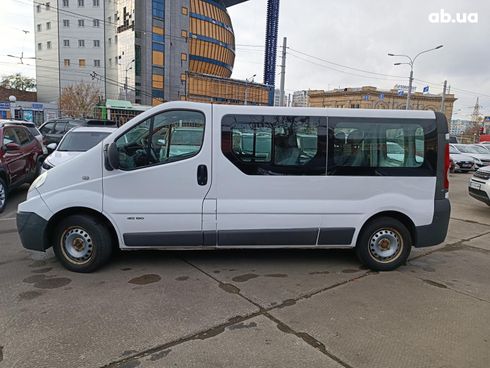 Renault Trafic 2009 белый - фото 3