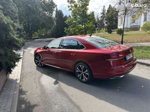 Volkswagen Passat 2020 красный - фото 7