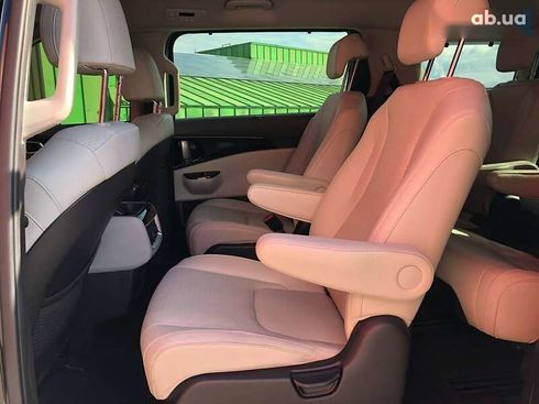 Kia Carnival 2021 - фото 13