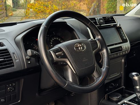 Toyota Land Cruiser Prado 2018 черный - фото 14