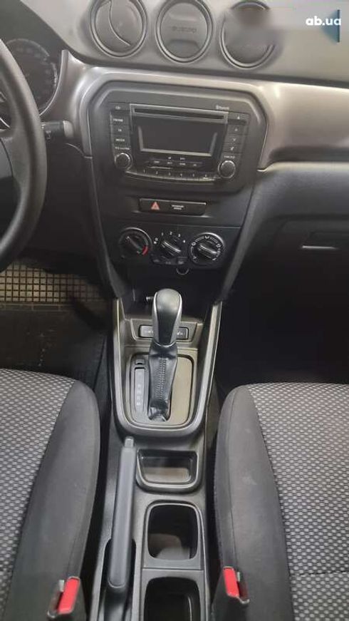 Suzuki Vitara 2020 - фото 8