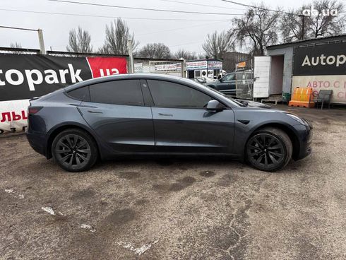 Tesla Model 3 2022 серый - фото 12