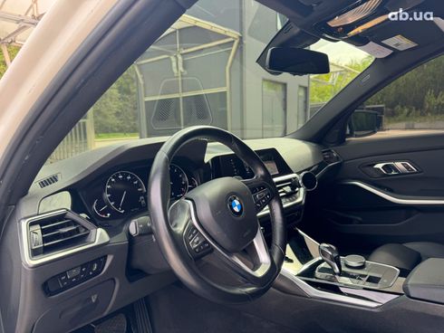 BMW 3 серия 2019 белый - фото 17