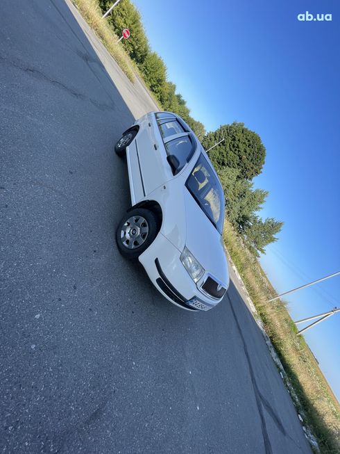 Skoda Fabia 2002 белый - фото 16