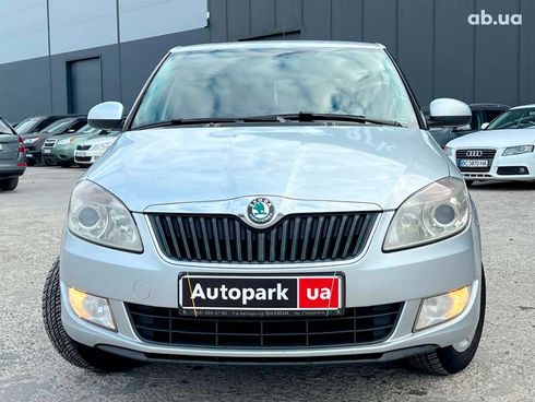 Skoda Fabia 2011 серый - фото 2