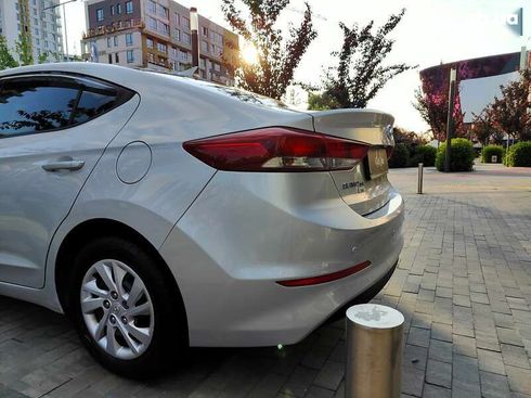 Hyundai Elantra 2016 - фото 14