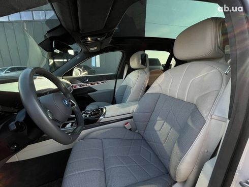 BMW i7 2023 белый - фото 34