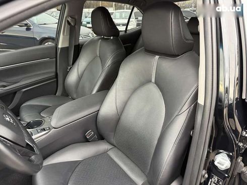 Toyota Camry 2021 - фото 8