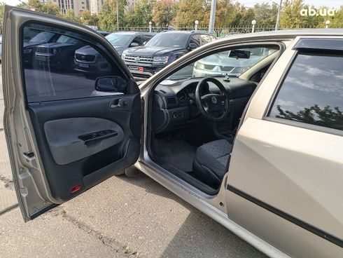 Skoda Octavia 2008 бежевый - фото 18