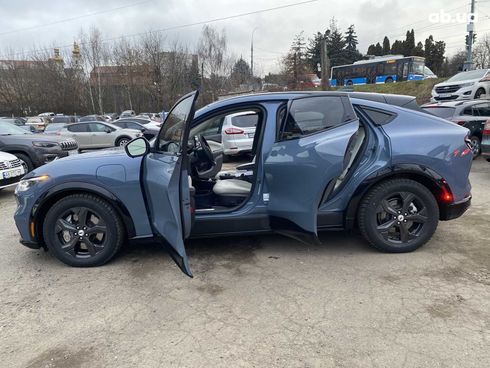 Ford Mustang Mach-E 2023 синий - фото 17