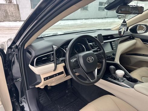 Toyota Camry 2019 черный - фото 17