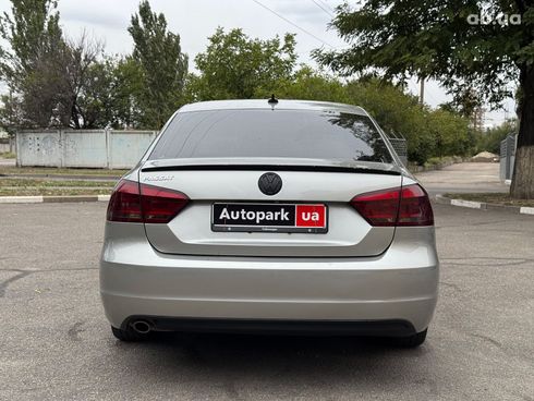 Volkswagen passat b7 2012 серый - фото 10