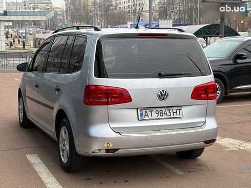 Volkswagen Touran 2015 - фото 4