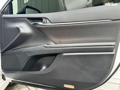 Toyota Camry 2021 белый - фото 25