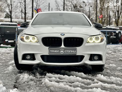 BMW 5 серия 2014 белый - фото 2