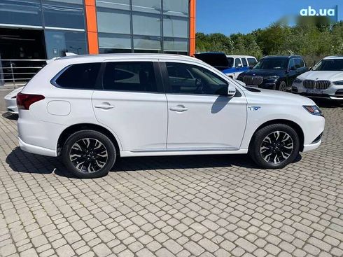 Mitsubishi Outlander 2018 - фото 8