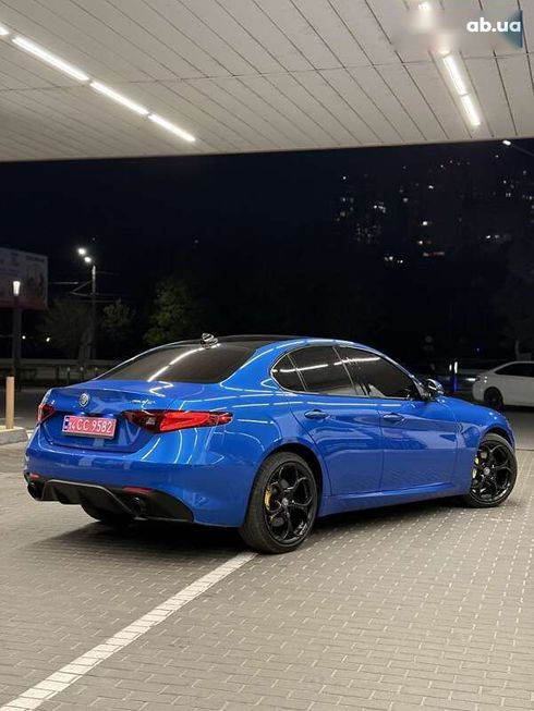 Alfa Romeo Giulia 2017 - фото 11