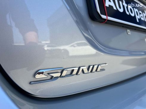 Chevrolet Sonic 2019 серый - фото 11