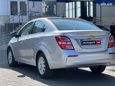 Chevrolet Sonic 2019 серый - фото 10