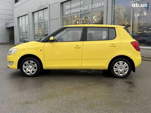 Skoda Fabia 2012 - фото 4