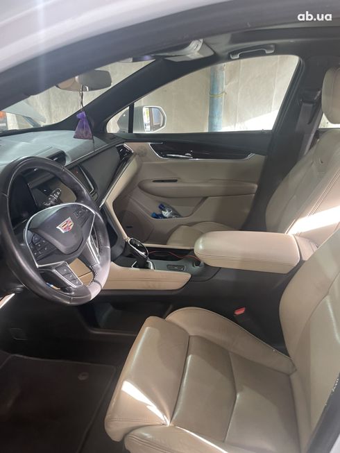 Cadillac XT5 2017 белый - фото 9