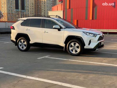 Toyota RAV4 2020 - фото 10