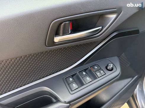 Toyota C-HR 2019 - фото 15