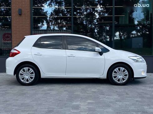 Toyota Auris 2011 - фото 9