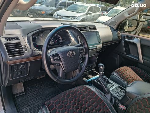Toyota Land Cruiser Prado 2021 белый - фото 20