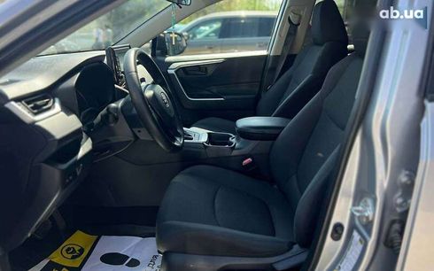 Toyota RAV4 2020 - фото 10