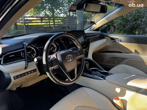 Toyota Camry 2022 черный - фото 15