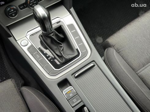 Volkswagen Passat 2015 серый - фото 28