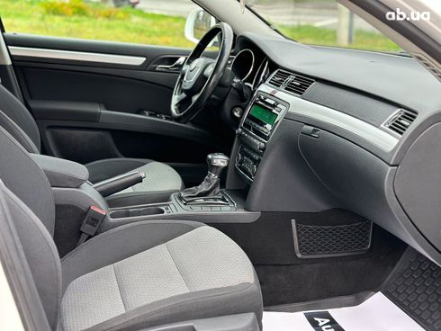 Skoda Superb 2012 белый - фото 33