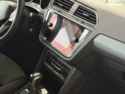 Volkswagen Tiguan 2021 черный - фото 21