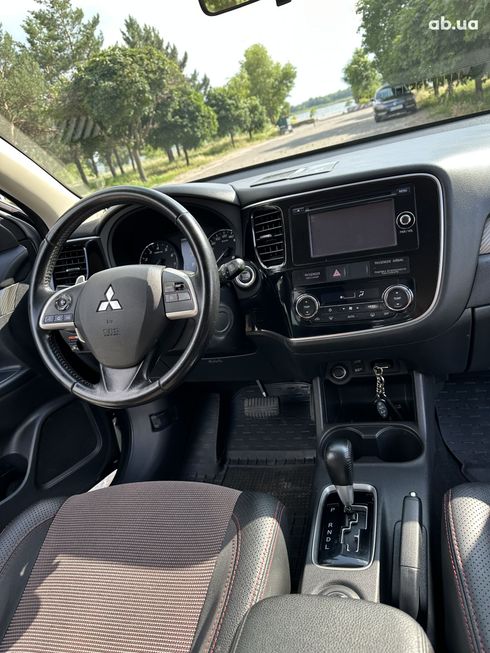 Mitsubishi Outlander 2014 серебристый - фото 3
