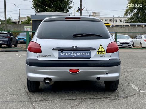 Peugeot 206 2002 серебристый - фото 6